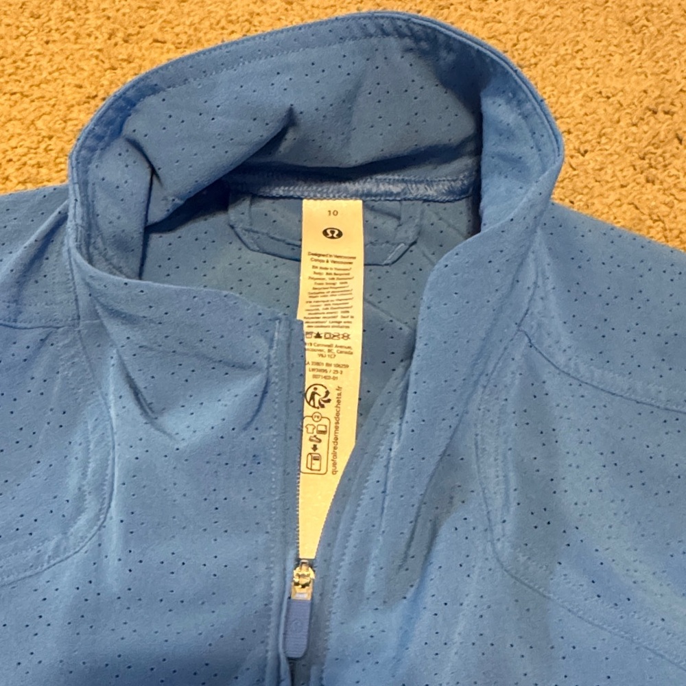 Women’s Lululemon Blue Zip Up Jacket Size 10 - Picture 2 of 3
